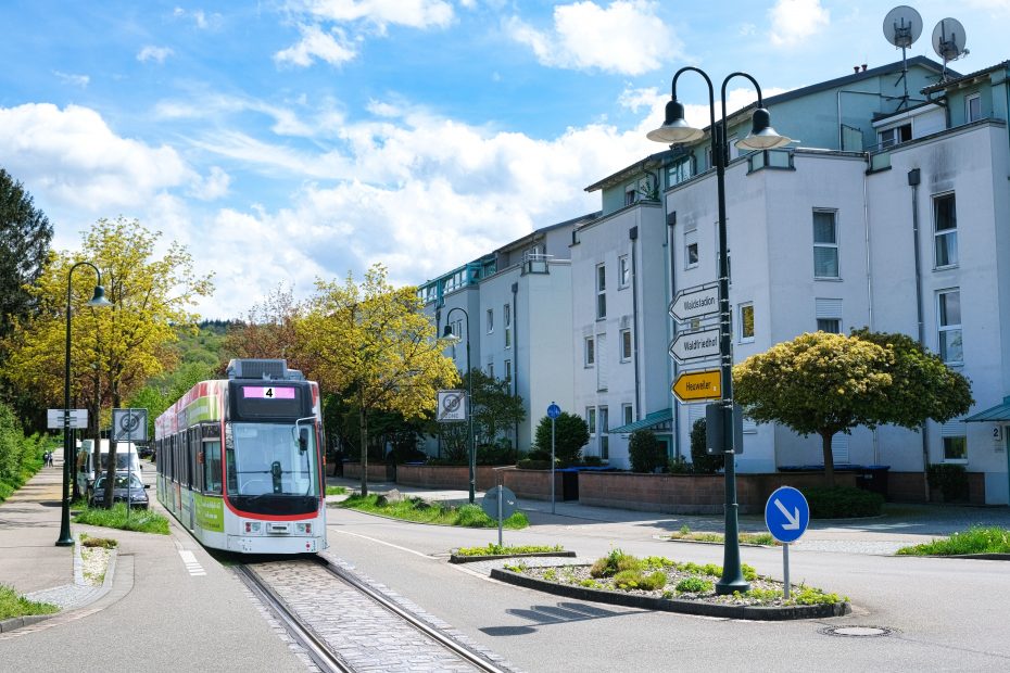 Nägelesee Süd / Untere Waldstraße mit Straßenbahn